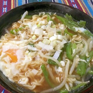 ピーマンともやしの温玉ラーメン